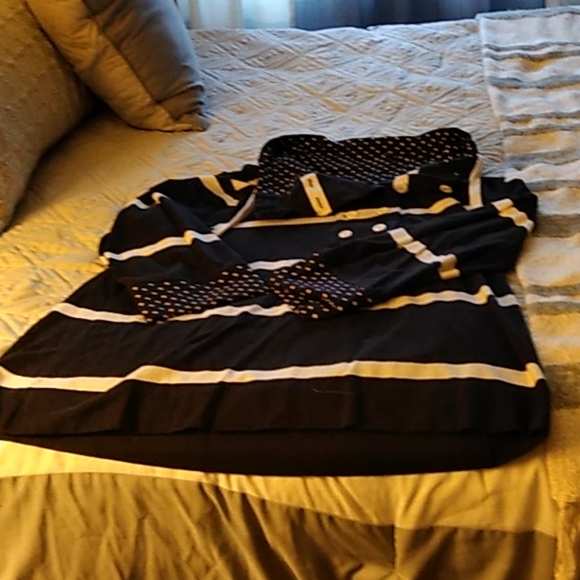 Top - Picture 2 of 2